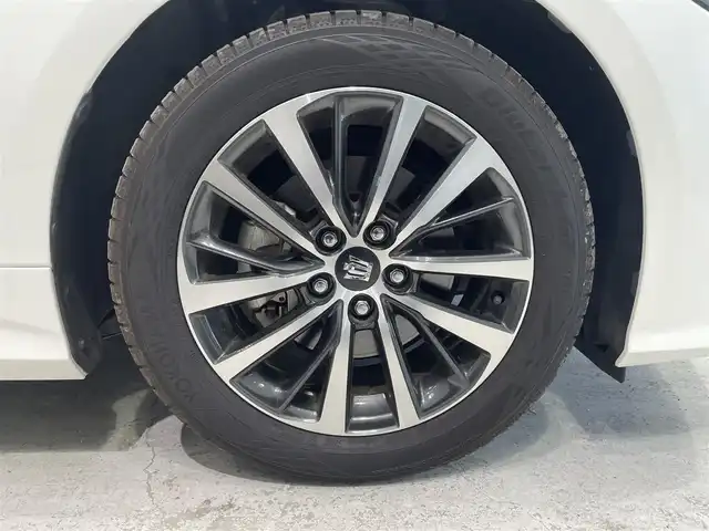 トヨタ クラウン ハイブリッド G 宮城県 2019(平31)年 1.1万km ホワイトパールクリスタルシャイン トヨタセーフティセンス/・プリクラッシュセーフティ/・レーンキープアシスト/・パーキングサポートブレーキ/・リアクロストラフィックアラート/・クリアランスソナー/・ブラインドスポットモニター/・ロードサインアシスト/・先行車発進告知/・車線逸脱警報装置/純正ナビ/・フルセグTV/BT/CD/DVD/・ビルドインETC/・バックカメラ/・ドライブレコーダー/アイドリングストップ/電子パーキング/・オートブレーキホールド/ヘッドアップディスプレイ/革巻きステアリング/・ステアリングスイッチ/パワーシート（全席）/・シートヒーター（運転席/助手席）/プッシュスタート/・スマートキー/LEDヘッドライト/・オートライト/・フォグライト/純正フロアマット