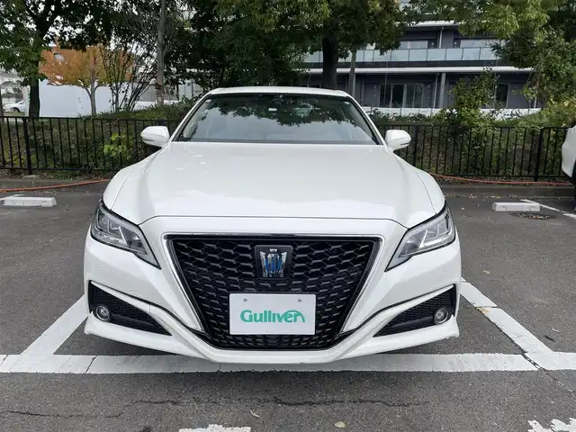 トヨタ クラウン ハイブリッド G 宮城県 2019(平31)年 1.1万km ホワイトパールクリスタルシャイン トヨタセーフティセンス/・プリクラッシュセーフティ/・レーンキープアシスト/・パーキングサポートブレーキ/・リアクロストラフィックアラート/・クリアランスソナー/・ブラインドスポットモニター/・ロードサインアシスト/・先行車発進告知/・車線逸脱警報装置/純正ナビ/・フルセグTV/BT/CD/DVD/・ビルドインETC/・バックカメラ/・ドライブレコーダー/アイドリングストップ/電子パーキング/・オートブレーキホールド/ヘッドアップディスプレイ/革巻きステアリング/・ステアリングスイッチ/パワーシート（全席）/・シートヒーター（運転席/助手席）/プッシュスタート/・スマートキー/LEDヘッドライト/・オートライト/・フォグライト/純正フロアマット