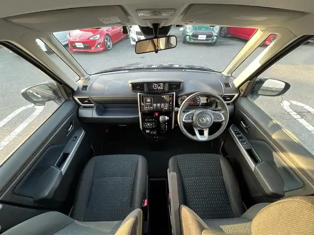 トヨタ ルーミー カスタムG－T 三重県 2022(令4)年 2.4万km クールバイオレットクリスタルシャイン 純正9インチディスプレイオーディオ（AppleCarplay/AndroidAuto/Bluetooth/AM/FM/地デジTV/USB)/ディスプレイオーディオパッケージ（外部入力用USB端子/GPSアンテナ/バックカメラ/ステアリングスイッチ）/コンフォートパッケージ（シートヒーター/シートバックテーブル）/スマートアシスト（衝突回避支援ブレーキ/衝突警報/車線逸脱警報/ふらつき警報/ブレーキ制御付誤発進抑制/サイドビューランプ/先行車発進お知らせ/コーナーセンサー/アダプティブクルーズコントロール/アダプティブドライビングビーム/路外逸脱警報/標識認識）/ウェルカムパワースライドドア（運転席側/助手席側）/LEDヘッドランプ/オートライト/スペアキー/キーフリーシステム/175/55R15タイヤ/15インチホイール/シルバー加飾付ピアノブラックセンターパネル/オートエアコン/充電用USB端子/シルバー加飾付ステアリングホイール/ステアリングスイッチ（カラーマルチインフォメーションディスプレイ/アダプテイブクルーズコントロール/スポーツモード）/撥水機能付ブラックファブリックシート