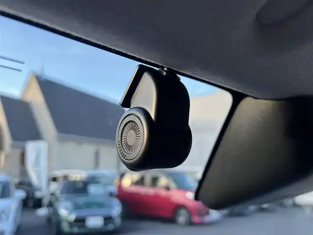 トヨタ ルーミー カスタムG－T 三重県 2022(令4)年 2.4万km クールバイオレットクリスタルシャイン 純正9インチディスプレイオーディオ（AppleCarplay/AndroidAuto/Bluetooth/AM/FM/地デジTV/USB)/ディスプレイオーディオパッケージ（外部入力用USB端子/GPSアンテナ/バックカメラ/ステアリングスイッチ）/コンフォートパッケージ（シートヒーター/シートバックテーブル）/スマートアシスト（衝突回避支援ブレーキ/衝突警報/車線逸脱警報/ふらつき警報/ブレーキ制御付誤発進抑制/サイドビューランプ/先行車発進お知らせ/コーナーセンサー/アダプティブクルーズコントロール/アダプティブドライビングビーム/路外逸脱警報/標識認識）/ウェルカムパワースライドドア（運転席側/助手席側）/LEDヘッドランプ/オートライト/スペアキー/キーフリーシステム/175/55R15タイヤ/15インチホイール/シルバー加飾付ピアノブラックセンターパネル/オートエアコン/充電用USB端子/シルバー加飾付ステアリングホイール/ステアリングスイッチ（カラーマルチインフォメーションディスプレイ/アダプテイブクルーズコントロール/スポーツモード）/撥水機能付ブラックファブリックシート