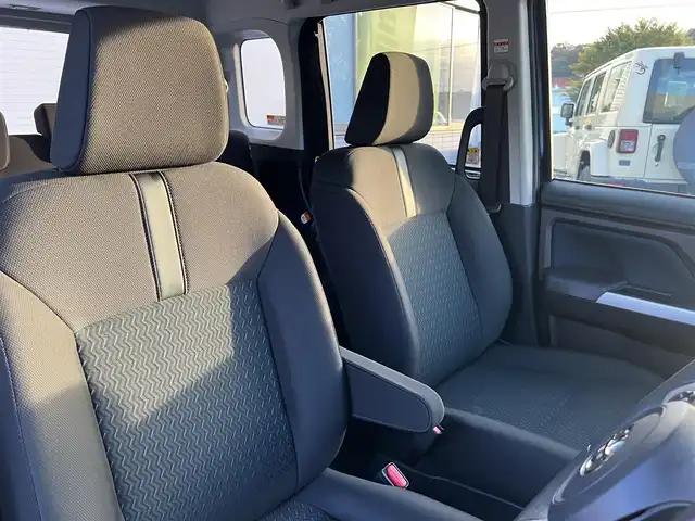 トヨタ ルーミー カスタムG－T 三重県 2022(令4)年 2.4万km クールバイオレットクリスタルシャイン 純正9インチディスプレイオーディオ（AppleCarplay/AndroidAuto/Bluetooth/AM/FM/地デジTV/USB)/ディスプレイオーディオパッケージ（外部入力用USB端子/GPSアンテナ/バックカメラ/ステアリングスイッチ）/コンフォートパッケージ（シートヒーター/シートバックテーブル）/スマートアシスト（衝突回避支援ブレーキ/衝突警報/車線逸脱警報/ふらつき警報/ブレーキ制御付誤発進抑制/サイドビューランプ/先行車発進お知らせ/コーナーセンサー/アダプティブクルーズコントロール/アダプティブドライビングビーム/路外逸脱警報/標識認識）/ウェルカムパワースライドドア（運転席側/助手席側）/LEDヘッドランプ/オートライト/スペアキー/キーフリーシステム/175/55R15タイヤ/15インチホイール/シルバー加飾付ピアノブラックセンターパネル/オートエアコン/充電用USB端子/シルバー加飾付ステアリングホイール/ステアリングスイッチ（カラーマルチインフォメーションディスプレイ/アダプテイブクルーズコントロール/スポーツモード）/撥水機能付ブラックファブリックシート