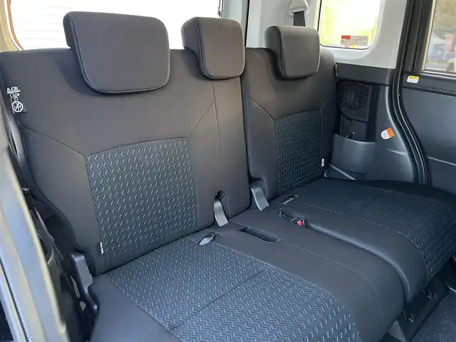 トヨタ ルーミー カスタムG－T 三重県 2022(令4)年 2.4万km クールバイオレットクリスタルシャイン 純正9インチディスプレイオーディオ（AppleCarplay/AndroidAuto/Bluetooth/AM/FM/地デジTV/USB)/ディスプレイオーディオパッケージ（外部入力用USB端子/GPSアンテナ/バックカメラ/ステアリングスイッチ）/コンフォートパッケージ（シートヒーター/シートバックテーブル）/スマートアシスト（衝突回避支援ブレーキ/衝突警報/車線逸脱警報/ふらつき警報/ブレーキ制御付誤発進抑制/サイドビューランプ/先行車発進お知らせ/コーナーセンサー/アダプティブクルーズコントロール/アダプティブドライビングビーム/路外逸脱警報/標識認識）/ウェルカムパワースライドドア（運転席側/助手席側）/LEDヘッドランプ/オートライト/スペアキー/キーフリーシステム/175/55R15タイヤ/15インチホイール/シルバー加飾付ピアノブラックセンターパネル/オートエアコン/充電用USB端子/シルバー加飾付ステアリングホイール/ステアリングスイッチ（カラーマルチインフォメーションディスプレイ/アダプテイブクルーズコントロール/スポーツモード）/撥水機能付ブラックファブリックシート