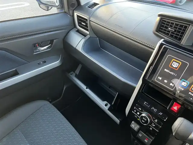 トヨタ ルーミー カスタムG－T 三重県 2022(令4)年 2.4万km クールバイオレットクリスタルシャイン 純正9インチディスプレイオーディオ（AppleCarplay/AndroidAuto/Bluetooth/AM/FM/地デジTV/USB)/ディスプレイオーディオパッケージ（外部入力用USB端子/GPSアンテナ/バックカメラ/ステアリングスイッチ）/コンフォートパッケージ（シートヒーター/シートバックテーブル）/スマートアシスト（衝突回避支援ブレーキ/衝突警報/車線逸脱警報/ふらつき警報/ブレーキ制御付誤発進抑制/サイドビューランプ/先行車発進お知らせ/コーナーセンサー/アダプティブクルーズコントロール/アダプティブドライビングビーム/路外逸脱警報/標識認識）/ウェルカムパワースライドドア（運転席側/助手席側）/LEDヘッドランプ/オートライト/スペアキー/キーフリーシステム/175/55R15タイヤ/15インチホイール/シルバー加飾付ピアノブラックセンターパネル/オートエアコン/充電用USB端子/シルバー加飾付ステアリングホイール/ステアリングスイッチ（カラーマルチインフォメーションディスプレイ/アダプテイブクルーズコントロール/スポーツモード）/撥水機能付ブラックファブリックシート