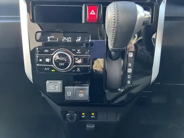 トヨタ ルーミー カスタムG－T 三重県 2022(令4)年 2.4万km クールバイオレットクリスタルシャイン 純正9インチディスプレイオーディオ（AppleCarplay/AndroidAuto/Bluetooth/AM/FM/地デジTV/USB)/ディスプレイオーディオパッケージ（外部入力用USB端子/GPSアンテナ/バックカメラ/ステアリングスイッチ）/コンフォートパッケージ（シートヒーター/シートバックテーブル）/スマートアシスト（衝突回避支援ブレーキ/衝突警報/車線逸脱警報/ふらつき警報/ブレーキ制御付誤発進抑制/サイドビューランプ/先行車発進お知らせ/コーナーセンサー/アダプティブクルーズコントロール/アダプティブドライビングビーム/路外逸脱警報/標識認識）/ウェルカムパワースライドドア（運転席側/助手席側）/LEDヘッドランプ/オートライト/スペアキー/キーフリーシステム/175/55R15タイヤ/15インチホイール/シルバー加飾付ピアノブラックセンターパネル/オートエアコン/充電用USB端子/シルバー加飾付ステアリングホイール/ステアリングスイッチ（カラーマルチインフォメーションディスプレイ/アダプテイブクルーズコントロール/スポーツモード）/撥水機能付ブラックファブリックシート