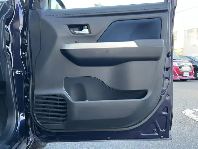 トヨタ ルーミー カスタムG－T 三重県 2022(令4)年 2.4万km クールバイオレットクリスタルシャイン 純正9インチディスプレイオーディオ（AppleCarplay/AndroidAuto/Bluetooth/AM/FM/地デジTV/USB)/ディスプレイオーディオパッケージ（外部入力用USB端子/GPSアンテナ/バックカメラ/ステアリングスイッチ）/コンフォートパッケージ（シートヒーター/シートバックテーブル）/スマートアシスト（衝突回避支援ブレーキ/衝突警報/車線逸脱警報/ふらつき警報/ブレーキ制御付誤発進抑制/サイドビューランプ/先行車発進お知らせ/コーナーセンサー/アダプティブクルーズコントロール/アダプティブドライビングビーム/路外逸脱警報/標識認識）/ウェルカムパワースライドドア（運転席側/助手席側）/LEDヘッドランプ/オートライト/スペアキー/キーフリーシステム/175/55R15タイヤ/15インチホイール/シルバー加飾付ピアノブラックセンターパネル/オートエアコン/充電用USB端子/シルバー加飾付ステアリングホイール/ステアリングスイッチ（カラーマルチインフォメーションディスプレイ/アダプテイブクルーズコントロール/スポーツモード）/撥水機能付ブラックファブリックシート