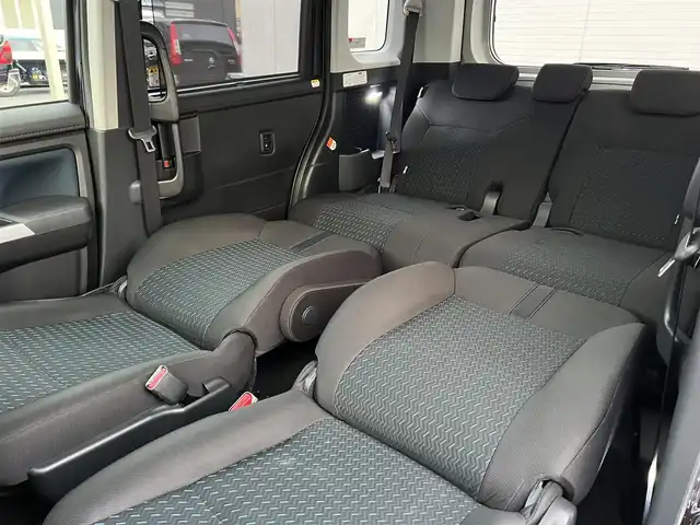 トヨタ ルーミー カスタムG－T 三重県 2022(令4)年 2.4万km クールバイオレットクリスタルシャイン 純正9インチディスプレイオーディオ（AppleCarplay/AndroidAuto/Bluetooth/AM/FM/地デジTV/USB)/ディスプレイオーディオパッケージ（外部入力用USB端子/GPSアンテナ/バックカメラ/ステアリングスイッチ）/コンフォートパッケージ（シートヒーター/シートバックテーブル）/スマートアシスト（衝突回避支援ブレーキ/衝突警報/車線逸脱警報/ふらつき警報/ブレーキ制御付誤発進抑制/サイドビューランプ/先行車発進お知らせ/コーナーセンサー/アダプティブクルーズコントロール/アダプティブドライビングビーム/路外逸脱警報/標識認識）/ウェルカムパワースライドドア（運転席側/助手席側）/LEDヘッドランプ/オートライト/スペアキー/キーフリーシステム/175/55R15タイヤ/15インチホイール/シルバー加飾付ピアノブラックセンターパネル/オートエアコン/充電用USB端子/シルバー加飾付ステアリングホイール/ステアリングスイッチ（カラーマルチインフォメーションディスプレイ/アダプテイブクルーズコントロール/スポーツモード）/撥水機能付ブラックファブリックシート