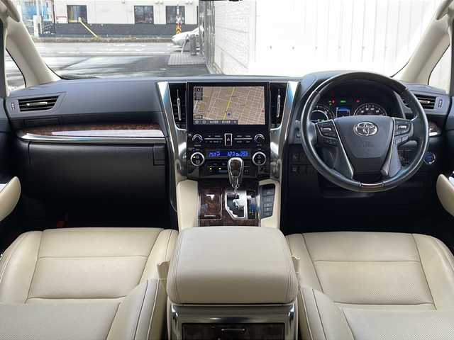 トヨタ アルファードハイブリット G Fパッケージ 道北・旭川 2020(令2)年 3.7万km ホワイトパールクリスタルシャイン /4WD//禁煙車//JBLサウンド//純正ディスプレイオーディオナビ機能付//CD/DVD/BD/SD/MSV/BT/フルセグ//後席フリップダウンモニター//パノラミックビューモニター//デジタルインナーミラー//両側パワースライドドア//ベージュ合皮シート//運転席メモリシート//パワーシート//シートヒーター&エアシート//トヨタセーフティセンス//PCS/ACC/LTA/BSM/RCTA/PKSB/RSA//クリアランスソナー//パーキングアシスト//ステアリングヒーター//オートハイビーム//オートライト//3眼LEDヘッドライト//フォグライト//ビルトインETC2.0//前後ドライブレコーダー//オートリトラミラー//オートワイパー//サンシェード//純正フロアマット//ドアバイザー//保証書//取説