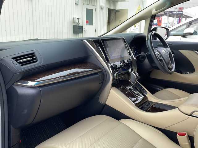 トヨタ アルファードハイブリット G Fパッケージ 道北・旭川 2020(令2)年 3.7万km ホワイトパールクリスタルシャイン /4WD//禁煙車//JBLサウンド//純正ディスプレイオーディオナビ機能付//CD/DVD/BD/SD/MSV/BT/フルセグ//後席フリップダウンモニター//パノラミックビューモニター//デジタルインナーミラー//両側パワースライドドア//ベージュ合皮シート//運転席メモリシート//パワーシート//シートヒーター&エアシート//トヨタセーフティセンス//PCS/ACC/LTA/BSM/RCTA/PKSB/RSA//クリアランスソナー//パーキングアシスト//ステアリングヒーター//オートハイビーム//オートライト//3眼LEDヘッドライト//フォグライト//ビルトインETC2.0//前後ドライブレコーダー//オートリトラミラー//オートワイパー//サンシェード//純正フロアマット//ドアバイザー//保証書//取説