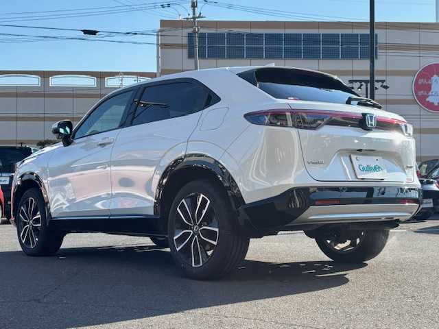 ホンダ ヴェゼル ハイブリッド e:HEV Z 宮城県 2023(令5)年 2.4万km プラチナホワイトパール 登録時走行距離23730km/純正SDナビ/フルセグTV/Bluetooth/USB/シートヒーター/置くだけ充電/追従クルーズコントロール/バックカメラ/ドライブレコーダー/パドルシフト/コーナーセンサー/プッシュスタート/車線維持支援システム/オートハイビーム/LEDヘッドライト/フルエアロ/ステアリングリモコン/横滑り防止装置/オートライト/純正フロアマット