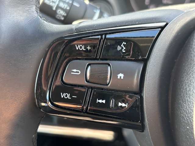 ホンダ ヴェゼル ハイブリッド e:HEV Z 宮城県 2023(令5)年 2.4万km プラチナホワイトパール 登録時走行距離23730km/純正SDナビ/フルセグTV/Bluetooth/USB/シートヒーター/置くだけ充電/追従クルーズコントロール/バックカメラ/ドライブレコーダー/パドルシフト/コーナーセンサー/プッシュスタート/車線維持支援システム/オートハイビーム/LEDヘッドライト/フルエアロ/ステアリングリモコン/横滑り防止装置/オートライト/純正フロアマット