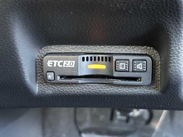 ホンダ ヴェゼル ハイブリッド e:HEV Z 宮城県 2023(令5)年 2.4万km プラチナホワイトパール 登録時走行距離23730km/純正SDナビ/フルセグTV/Bluetooth/USB/シートヒーター/置くだけ充電/追従クルーズコントロール/バックカメラ/ドライブレコーダー/パドルシフト/コーナーセンサー/プッシュスタート/車線維持支援システム/オートハイビーム/LEDヘッドライト/フルエアロ/ステアリングリモコン/横滑り防止装置/オートライト/純正フロアマット