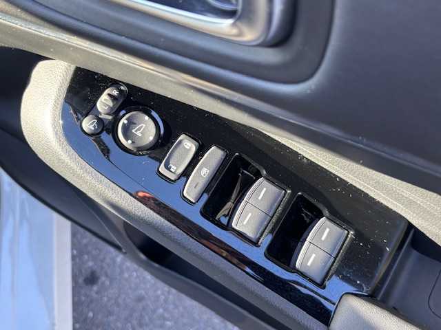 ホンダ ヴェゼル ハイブリッド e:HEV Z 宮城県 2023(令5)年 2.4万km プラチナホワイトパール 登録時走行距離23730km/純正SDナビ/フルセグTV/Bluetooth/USB/シートヒーター/置くだけ充電/追従クルーズコントロール/バックカメラ/ドライブレコーダー/パドルシフト/コーナーセンサー/プッシュスタート/車線維持支援システム/オートハイビーム/LEDヘッドライト/フルエアロ/ステアリングリモコン/横滑り防止装置/オートライト/純正フロアマット