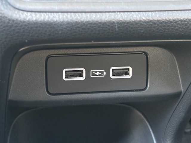 ホンダ ヴェゼル ハイブリッド e:HEV Z 宮城県 2023(令5)年 2.4万km プラチナホワイトパール 登録時走行距離23730km/純正SDナビ/フルセグTV/Bluetooth/USB/シートヒーター/置くだけ充電/追従クルーズコントロール/バックカメラ/ドライブレコーダー/パドルシフト/コーナーセンサー/プッシュスタート/車線維持支援システム/オートハイビーム/LEDヘッドライト/フルエアロ/ステアリングリモコン/横滑り防止装置/オートライト/純正フロアマット