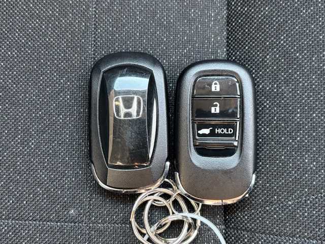 ホンダ ヴェゼル ハイブリッド e:HEV Z 宮城県 2023(令5)年 2.4万km プラチナホワイトパール 登録時走行距離23730km/純正SDナビ/フルセグTV/Bluetooth/USB/シートヒーター/置くだけ充電/追従クルーズコントロール/バックカメラ/ドライブレコーダー/パドルシフト/コーナーセンサー/プッシュスタート/車線維持支援システム/オートハイビーム/LEDヘッドライト/フルエアロ/ステアリングリモコン/横滑り防止装置/オートライト/純正フロアマット