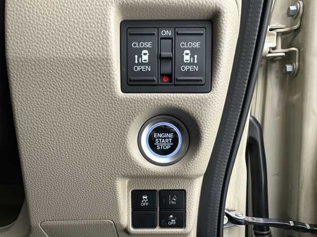 ホンダ Ｎ ＢＯＸ G L ホンダセンシング 兵庫県 2019(令1)年 3.1万km プレミアムアイボリーパールⅡ 純正ナビ(CD/DVD/Bluetooth/フルセグTV）/バックカメラ/両側パワースライドドア/純正ETC/純正フロアマット/追従型クルーズコントロール/ホンダセンシング/レーンキープアシスト/スマートキー/プッシュスタート/電動格納ミラー/ドアバイザー/オートライト/LEDヘッドライト