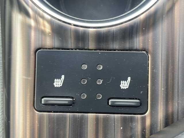 トヨタ カムリ G レザーパッケージ 福島県 2017(平29)年 11.1万km プラチナホワイトパールマイカ トヨタセーフティセンス/・オートマチックハイビーム/・車線逸脱警報装置/・アダプティブクルーズコントロール/・衝突被害軽減ブレーキ/・ブラインドスポットモニター/純正ナビ/・フルセグTV/BT/SD/CD/DVD/AUX/USB/FM/AM/・バックカメラ/・ドライブレコーダー/・ビルトインETC/レザーシート/・D+N席パワーシート/・D+N席シートヒーター/革張りステアリング/・ステアリングスイッチ/MTモード付AT/電子パーキング/・オートブレーキホールド/プッシュスタート/・スマートキー/・エンジンスターター/電動格納ミラー/・ウィンカーミラー/コーナーセンサー/LEDヘッドライト/・フォグランプ/・オートライト/寒冷地仕様/純正フロアマット/純正ドアバイザー/積込みスタッドレス/・溝7mm/・jokerAW