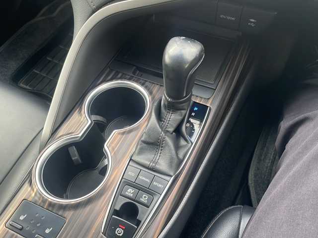 トヨタ カムリ G レザーパッケージ 福島県 2017(平29)年 11.1万km プラチナホワイトパールマイカ トヨタセーフティセンス/・オートマチックハイビーム/・車線逸脱警報装置/・アダプティブクルーズコントロール/・衝突被害軽減ブレーキ/・ブラインドスポットモニター/純正ナビ/・フルセグTV/BT/SD/CD/DVD/AUX/USB/FM/AM/・バックカメラ/・ドライブレコーダー/・ビルトインETC/レザーシート/・D+N席パワーシート/・D+N席シートヒーター/革張りステアリング/・ステアリングスイッチ/MTモード付AT/電子パーキング/・オートブレーキホールド/プッシュスタート/・スマートキー/・エンジンスターター/電動格納ミラー/・ウィンカーミラー/コーナーセンサー/LEDヘッドライト/・フォグランプ/・オートライト/寒冷地仕様/純正フロアマット/純正ドアバイザー/積込みスタッドレス/・溝7mm/・jokerAW