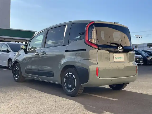 トヨタ シエンタ ハイブリッド Z 東京都 2025(令7)年 0.8万km アーバンカーキ 純正ナビ　/Bluetooth　/フルセグTV　/全周囲カメラ　/両側電動スライドドア　/レーダークルーズコントロールシステム　/BSM　/ドライブレコーダー　/純正フロアマット　/純正LED　/衝突被害軽減システム/ABS/横滑り防止装置/コーナーセンサー/レーンアシスト/盗難防止装置/オートライト/オートマチックハイビーム