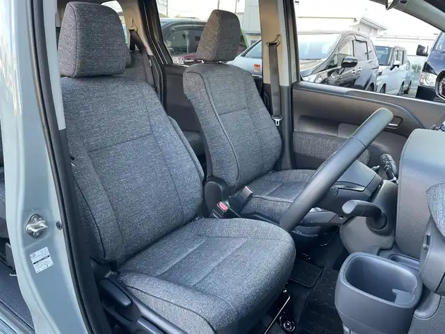 トヨタ シエンタ ハイブリッド Z 東京都 2025(令7)年 0.8万km アーバンカーキ 純正ナビ　/Bluetooth　/フルセグTV　/全周囲カメラ　/両側電動スライドドア　/レーダークルーズコントロールシステム　/BSM　/ドライブレコーダー　/純正フロアマット　/純正LED　/衝突被害軽減システム/ABS/横滑り防止装置/コーナーセンサー/レーンアシスト/盗難防止装置/オートライト/オートマチックハイビーム