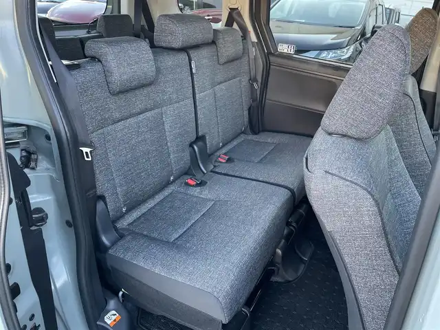 トヨタ シエンタ ハイブリッド Z 東京都 2025(令7)年 0.8万km アーバンカーキ 純正ナビ　/Bluetooth　/フルセグTV　/全周囲カメラ　/両側電動スライドドア　/レーダークルーズコントロールシステム　/BSM　/ドライブレコーダー　/純正フロアマット　/純正LED　/衝突被害軽減システム/ABS/横滑り防止装置/コーナーセンサー/レーンアシスト/盗難防止装置/オートライト/オートマチックハイビーム