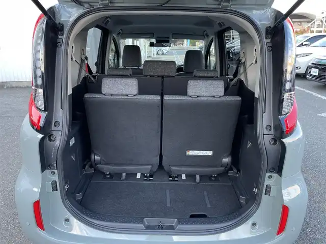 トヨタ シエンタ ハイブリッド Z 東京都 2025(令7)年 0.8万km アーバンカーキ 純正ナビ　/Bluetooth　/フルセグTV　/全周囲カメラ　/両側電動スライドドア　/レーダークルーズコントロールシステム　/BSM　/ドライブレコーダー　/純正フロアマット　/純正LED　/衝突被害軽減システム/ABS/横滑り防止装置/コーナーセンサー/レーンアシスト/盗難防止装置/オートライト/オートマチックハイビーム