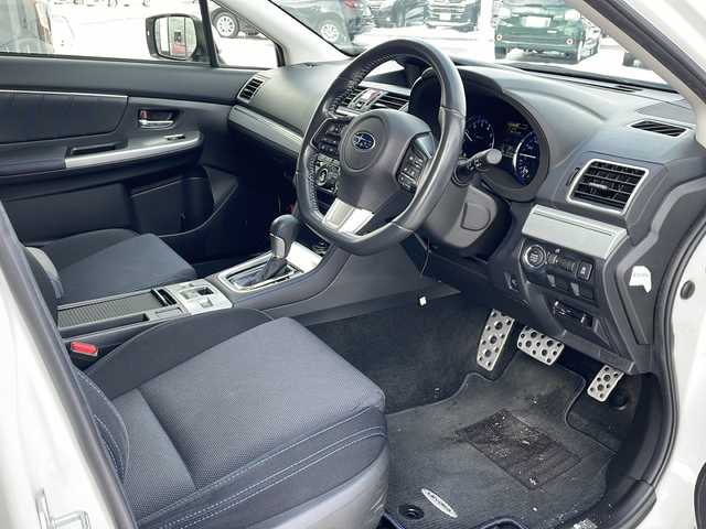 スバル レヴォーグ 1．6GT－S アイサイト 道東・釧路十勝 2015(平27)年 5.6万km クリスタルホワイトP 4WD/ターボ/アドバンストパッケージ/社外メモリナビ/（フルセグ・AM・FM・CD・DVD・BT）/バックカメラ/ETC/アイサイトVer3/追従クルーズコントロール/LEDヘッドランプ/オートライト/フォグランプ/純正18インチアルミ/革巻きステアリング/パドルシフト/パワーシート/USB電源