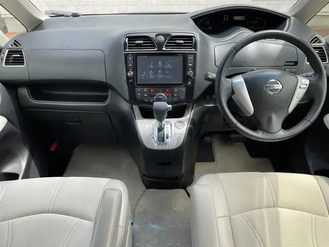 日産 セレナ ハイウェイS G S HV Aセーフ 愛媛県 2014(平26)年 7.3万km ブリリアントホワイトパール エマージェンシーブレーキ/純正SDナビ/・フルセグTV/・Bluetooth/・DVD/CD/SD/・FM/AM/・USB/AUX/フリップダウンモニター/アラウンドビューモニター/ETC/ベージュハーフレザーシート/両側パワースライドドア/クルーズコントロール/レーンディパーチャーウォーニング/アイドリングストップ/革巻きステアリング/LEDヘッドライト/フォグランプ/オートライト/プッシュスタート/スマートキー/純正16インチAW/純正フロアマット/ドアバイザー/電動格納ウィンカーミラー/横滑り防止機能