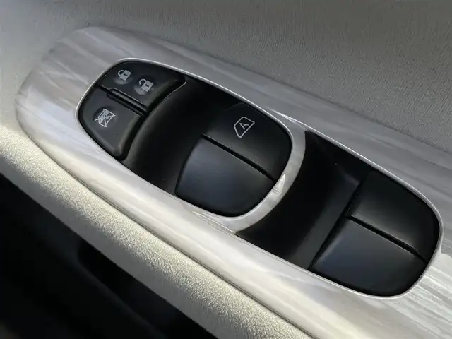 日産 セレナ ハイウェイS G S HV Aセーフ 愛媛県 2014(平26)年 7.3万km ブリリアントホワイトパール エマージェンシーブレーキ/純正SDナビ/・フルセグTV/・Bluetooth/・DVD/CD/SD/・FM/AM/・USB/AUX/フリップダウンモニター/アラウンドビューモニター/ETC/ベージュハーフレザーシート/両側パワースライドドア/クルーズコントロール/レーンディパーチャーウォーニング/アイドリングストップ/革巻きステアリング/LEDヘッドライト/フォグランプ/オートライト/プッシュスタート/スマートキー/純正16インチAW/純正フロアマット/ドアバイザー/電動格納ウィンカーミラー/横滑り防止機能