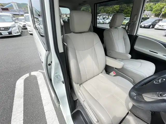 日産 セレナ ハイウェイS G S HV Aセーフ 愛媛県 2014(平26)年 7.3万km ブリリアントホワイトパール エマージェンシーブレーキ/純正SDナビ/・フルセグTV/・Bluetooth/・DVD/CD/SD/・FM/AM/・USB/AUX/フリップダウンモニター/アラウンドビューモニター/ETC/ベージュハーフレザーシート/両側パワースライドドア/クルーズコントロール/レーンディパーチャーウォーニング/アイドリングストップ/革巻きステアリング/LEDヘッドライト/フォグランプ/オートライト/プッシュスタート/スマートキー/純正16インチAW/純正フロアマット/ドアバイザー/電動格納ウィンカーミラー/横滑り防止機能