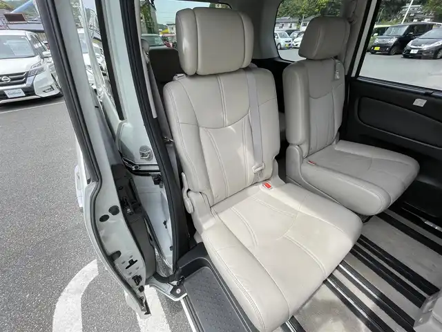 日産 セレナ ハイウェイS G S HV Aセーフ 愛媛県 2014(平26)年 7.3万km ブリリアントホワイトパール エマージェンシーブレーキ/純正SDナビ/・フルセグTV/・Bluetooth/・DVD/CD/SD/・FM/AM/・USB/AUX/フリップダウンモニター/アラウンドビューモニター/ETC/ベージュハーフレザーシート/両側パワースライドドア/クルーズコントロール/レーンディパーチャーウォーニング/アイドリングストップ/革巻きステアリング/LEDヘッドライト/フォグランプ/オートライト/プッシュスタート/スマートキー/純正16インチAW/純正フロアマット/ドアバイザー/電動格納ウィンカーミラー/横滑り防止機能
