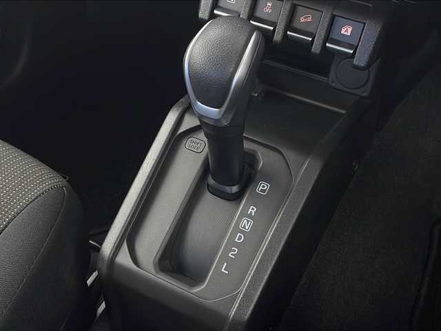 スズキ ジムニー XL 新潟県 2022(令4)年 0.8万km シフォンアイボリーM 社外ナビ　CD・DVD・Bluetooth/リフトアップ/社外ナビ/フルセグ/社外スターター/パートタイム4WD/アイドリングストップ/レーンキープアシスト/ダウンヒルアシストコントロール/社外前後バンパー/社外マフラー/TOYO OPENCOUNTRY  R/Tタイヤ