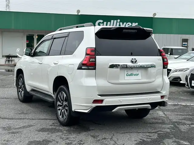 トヨタ ランドクルーザー プラド TX Lパッケージ 千葉県 2023(令5)年 1.5万km ホワイトパールクリスタルシャイン モデリスタエアロ【F/R/Rウイング】/サンルーフ/ベージュレザーシート/純正9インチSDナビ【NSZT-Y68T】/・CD/DVD/MSV/Bluetooth/フルセグ/バックカメラ/前席パワーシート/前席シートヒーター/前席シートベンチレーション/トヨタセーフティーセンス/・プリクラッシュセーフティー/・レーンディパーチャーアラート/・オートマチックハイビーム/・ロードサインアシスト/・アダプティブクルーズコントロール/スマートキー/コーナーセンサー/電動格納サードシート/純正19インチアルミホイール/ETC/純正LEDヘッドライト/フォグランプ/本革巻きステアリング/木目調パネル/ルーフレール/サイド＆カーテンエアバッグ/新車時保証書＆取扱説明書