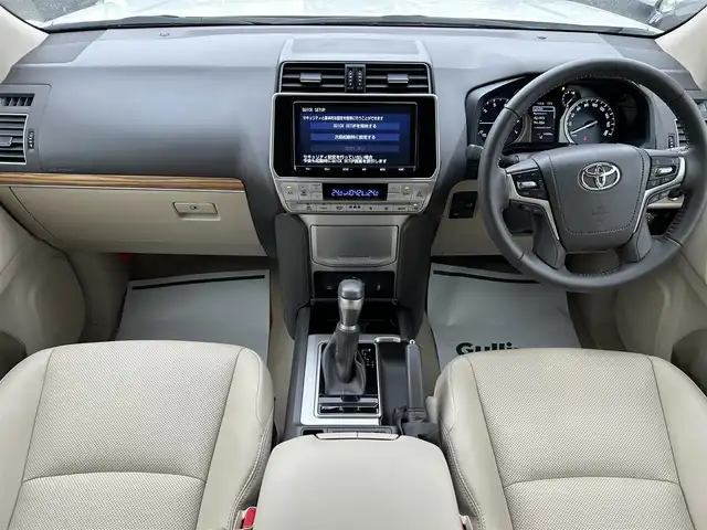 トヨタ ランドクルーザー プラド TX Lパッケージ 千葉県 2023(令5)年 1.5万km ホワイトパールクリスタルシャイン モデリスタエアロ【F/R/Rウイング】/サンルーフ/ベージュレザーシート/純正9インチSDナビ【NSZT-Y68T】/・CD/DVD/MSV/Bluetooth/フルセグ/バックカメラ/前席パワーシート/前席シートヒーター/前席シートベンチレーション/トヨタセーフティーセンス/・プリクラッシュセーフティー/・レーンディパーチャーアラート/・オートマチックハイビーム/・ロードサインアシスト/・アダプティブクルーズコントロール/スマートキー/コーナーセンサー/電動格納サードシート/純正19インチアルミホイール/ETC/純正LEDヘッドライト/フォグランプ/本革巻きステアリング/木目調パネル/ルーフレール/サイド＆カーテンエアバッグ/新車時保証書＆取扱説明書