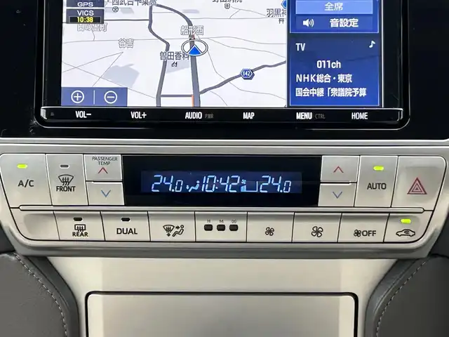 トヨタ ランドクルーザー プラド TX Lパッケージ 千葉県 2023(令5)年 1.5万km ホワイトパールクリスタルシャイン モデリスタエアロ【F/R/Rウイング】/サンルーフ/ベージュレザーシート/純正9インチSDナビ【NSZT-Y68T】/・CD/DVD/MSV/Bluetooth/フルセグ/バックカメラ/前席パワーシート/前席シートヒーター/前席シートベンチレーション/トヨタセーフティーセンス/・プリクラッシュセーフティー/・レーンディパーチャーアラート/・オートマチックハイビーム/・ロードサインアシスト/・アダプティブクルーズコントロール/スマートキー/コーナーセンサー/電動格納サードシート/純正19インチアルミホイール/ETC/純正LEDヘッドライト/フォグランプ/本革巻きステアリング/木目調パネル/ルーフレール/サイド＆カーテンエアバッグ/新車時保証書＆取扱説明書