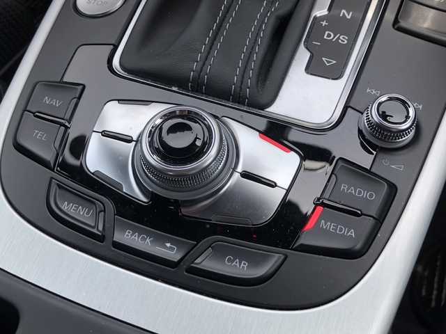 アウディ Ａ４ 2．0 TFSI 愛媛県 2014(平26)年 3.8万km 白 メーカーオプションナビ/・CD/DVD/フルセグTV/Bluetooth/MSV/バックカメラ/アクティブレーンアシスト/ブレーキワーニング/サイドアシスタント/アダクティブクルーズコントロール/パーキングエイド/黒革シート/・パワーシート/・シートヒーター/パドルシフト/ビルトインETC/革巻きステアリング/HIDオートライト/アイドリングストップ/プッシュスタート/・スペアキー/取扱説明書