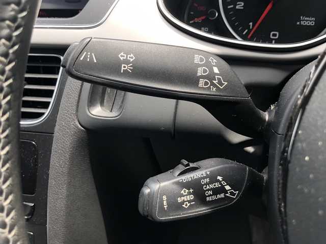アウディ Ａ４ 2．0 TFSI 愛媛県 2014(平26)年 3.8万km 白 メーカーオプションナビ/・CD/DVD/フルセグTV/Bluetooth/MSV/バックカメラ/アクティブレーンアシスト/ブレーキワーニング/サイドアシスタント/アダクティブクルーズコントロール/パーキングエイド/黒革シート/・パワーシート/・シートヒーター/パドルシフト/ビルトインETC/革巻きステアリング/HIDオートライト/アイドリングストップ/プッシュスタート/・スペアキー/取扱説明書