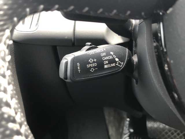 アウディ Ａ４ 2．0 TFSI 愛媛県 2014(平26)年 3.8万km 白 メーカーオプションナビ/・CD/DVD/フルセグTV/Bluetooth/MSV/バックカメラ/アクティブレーンアシスト/ブレーキワーニング/サイドアシスタント/アダクティブクルーズコントロール/パーキングエイド/黒革シート/・パワーシート/・シートヒーター/パドルシフト/ビルトインETC/革巻きステアリング/HIDオートライト/アイドリングストップ/プッシュスタート/・スペアキー/取扱説明書