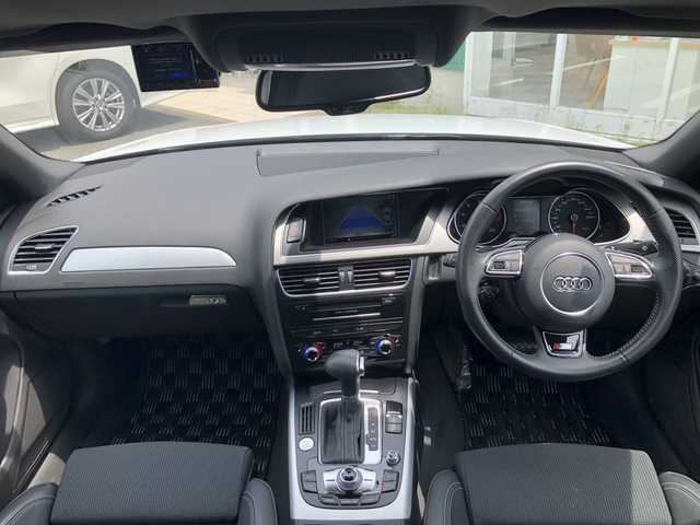 アウディ Ａ４ 2．0 TFSI 愛媛県 2014(平26)年 3.8万km 白 メーカーオプションナビ/・CD/DVD/フルセグTV/Bluetooth/MSV/バックカメラ/アクティブレーンアシスト/ブレーキワーニング/サイドアシスタント/アダクティブクルーズコントロール/パーキングエイド/黒革シート/・パワーシート/・シートヒーター/パドルシフト/ビルトインETC/革巻きステアリング/HIDオートライト/アイドリングストップ/プッシュスタート/・スペアキー/取扱説明書