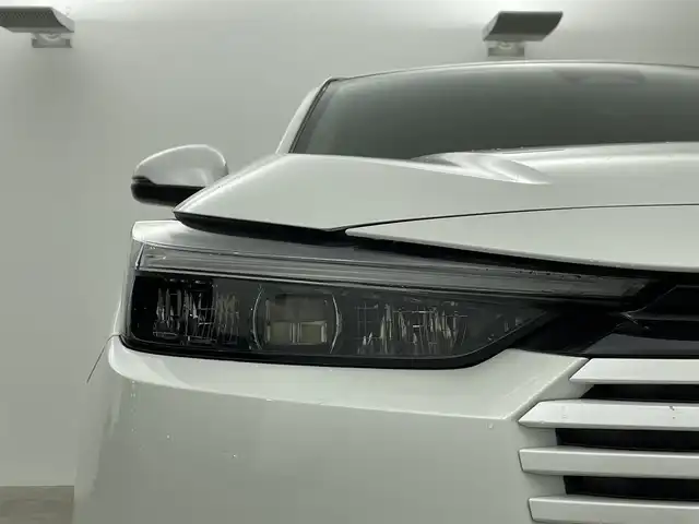 ホンダ ヴェゼル ハイブリッド e:HEV Z 群馬県 2025(令7)年 0.1万km未満 プラチナホワイトパール e:HEV Z　3VC4AG3　登録済未使用車　純正９インチナビ　バックカメラ　レーダークルーズコントロール　レーンキープアシスト　衝突軽減ブレーキ　ブラインドスポットモニター　オートマチックハイビーム　シートヒーター　ＥＴＣ