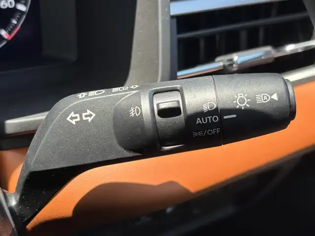 三菱 アウトランダー ＰＨＥＶ P 宮城県 2022(令4)年 0.8万km 白 走行距離：８０７７ｋｍ/全方位カメラ/Ｓ－ＡＷＣ/・NORMAL/・SONW/・GRAVEL/・POWER/・ECO/・TARMAC/・MUD/ＢＯＳＥスピーカー/マイパイロット/・レーザークルーズコントロール/・車線維持支援機能/ヘッドアップディスプレイ/４ＷＤ/アラウンドビュー/Ｄ＋Ｎ席リフレッシュ機能/・マッサージ機能/標識認識システム/ＷＡＣ/デュアルエアコン/ＡＣ　１５００Ｗ/全席シートヒーター/今すぐ充電スイッチ/タイム充電スイッチ/追従付きクルーズコントロール/HDDナビ/サンルーフ/純正アルミホイール/純正フロアマット/オフロード走行サポートスイッチ/D＋N席パワーシート/D＋N席シートメモリー/EVモードボタン/充電ポートボタン（置くだけ充電）/車のインフォメーションボタン/ETC2.0/電動リアゲート/レザーシート/前後コーナーセンサー/フルセグ・BT・USB・AM・FM/ステアリングヒーター/アクティブブライアンドスポットアシスト/車線逸脱警報・防止支援/後側方車両検知警報・衝突防止支援/踏み間違い・前方衝突防止支援