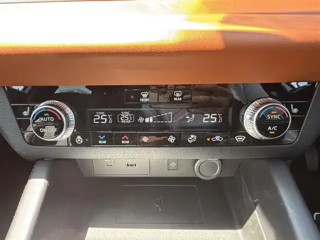 三菱 アウトランダー ＰＨＥＶ P 宮城県 2022(令4)年 0.8万km 白 走行距離：８０７７ｋｍ/全方位カメラ/Ｓ－ＡＷＣ/・NORMAL/・SONW/・GRAVEL/・POWER/・ECO/・TARMAC/・MUD/ＢＯＳＥスピーカー/マイパイロット/・レーザークルーズコントロール/・車線維持支援機能/ヘッドアップディスプレイ/４ＷＤ/アラウンドビュー/Ｄ＋Ｎ席リフレッシュ機能/・マッサージ機能/標識認識システム/ＷＡＣ/デュアルエアコン/ＡＣ　１５００Ｗ/全席シートヒーター/今すぐ充電スイッチ/タイム充電スイッチ/追従付きクルーズコントロール/HDDナビ/サンルーフ/純正アルミホイール/純正フロアマット/オフロード走行サポートスイッチ/D＋N席パワーシート/D＋N席シートメモリー/EVモードボタン/充電ポートボタン（置くだけ充電）/車のインフォメーションボタン/ETC2.0/電動リアゲート/レザーシート/前後コーナーセンサー/フルセグ・BT・USB・AM・FM/ステアリングヒーター/アクティブブライアンドスポットアシスト/車線逸脱警報・防止支援/後側方車両検知警報・衝突防止支援/踏み間違い・前方衝突防止支援