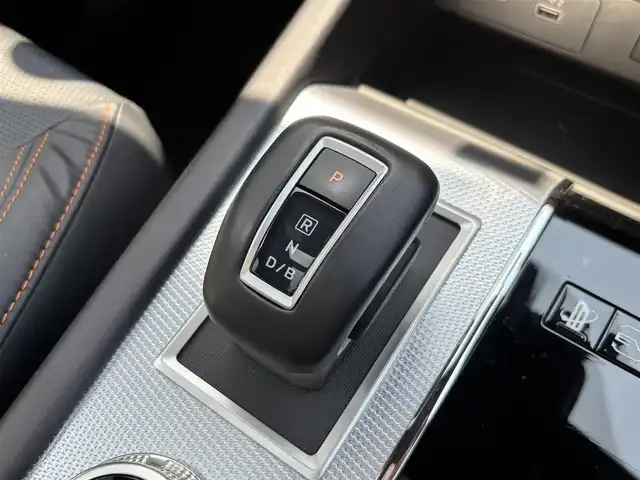 三菱 アウトランダー ＰＨＥＶ P 宮城県 2022(令4)年 0.8万km 白 走行距離：８０７７ｋｍ/全方位カメラ/Ｓ－ＡＷＣ/・NORMAL/・SONW/・GRAVEL/・POWER/・ECO/・TARMAC/・MUD/ＢＯＳＥスピーカー/マイパイロット/・レーザークルーズコントロール/・車線維持支援機能/ヘッドアップディスプレイ/４ＷＤ/アラウンドビュー/Ｄ＋Ｎ席リフレッシュ機能/・マッサージ機能/標識認識システム/ＷＡＣ/デュアルエアコン/ＡＣ　１５００Ｗ/全席シートヒーター/今すぐ充電スイッチ/タイム充電スイッチ/追従付きクルーズコントロール/HDDナビ/サンルーフ/純正アルミホイール/純正フロアマット/オフロード走行サポートスイッチ/D＋N席パワーシート/D＋N席シートメモリー/EVモードボタン/充電ポートボタン（置くだけ充電）/車のインフォメーションボタン/ETC2.0/電動リアゲート/レザーシート/前後コーナーセンサー/フルセグ・BT・USB・AM・FM/ステアリングヒーター/アクティブブライアンドスポットアシスト/車線逸脱警報・防止支援/後側方車両検知警報・衝突防止支援/踏み間違い・前方衝突防止支援