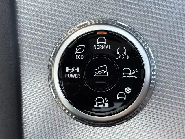 三菱 アウトランダー ＰＨＥＶ P 宮城県 2022(令4)年 0.8万km 白 走行距離：８０７７ｋｍ/全方位カメラ/Ｓ－ＡＷＣ/・NORMAL/・SONW/・GRAVEL/・POWER/・ECO/・TARMAC/・MUD/ＢＯＳＥスピーカー/マイパイロット/・レーザークルーズコントロール/・車線維持支援機能/ヘッドアップディスプレイ/４ＷＤ/アラウンドビュー/Ｄ＋Ｎ席リフレッシュ機能/・マッサージ機能/標識認識システム/ＷＡＣ/デュアルエアコン/ＡＣ　１５００Ｗ/全席シートヒーター/今すぐ充電スイッチ/タイム充電スイッチ/追従付きクルーズコントロール/HDDナビ/サンルーフ/純正アルミホイール/純正フロアマット/オフロード走行サポートスイッチ/D＋N席パワーシート/D＋N席シートメモリー/EVモードボタン/充電ポートボタン（置くだけ充電）/車のインフォメーションボタン/ETC2.0/電動リアゲート/レザーシート/前後コーナーセンサー/フルセグ・BT・USB・AM・FM/ステアリングヒーター/アクティブブライアンドスポットアシスト/車線逸脱警報・防止支援/後側方車両検知警報・衝突防止支援/踏み間違い・前方衝突防止支援