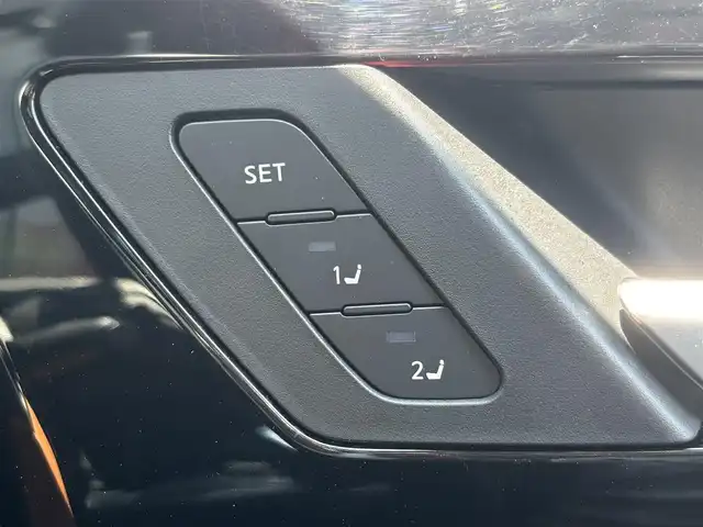 三菱 アウトランダー ＰＨＥＶ P 宮城県 2022(令4)年 0.8万km 白 走行距離：８０７７ｋｍ/全方位カメラ/Ｓ－ＡＷＣ/・NORMAL/・SONW/・GRAVEL/・POWER/・ECO/・TARMAC/・MUD/ＢＯＳＥスピーカー/マイパイロット/・レーザークルーズコントロール/・車線維持支援機能/ヘッドアップディスプレイ/４ＷＤ/アラウンドビュー/Ｄ＋Ｎ席リフレッシュ機能/・マッサージ機能/標識認識システム/ＷＡＣ/デュアルエアコン/ＡＣ　１５００Ｗ/全席シートヒーター/今すぐ充電スイッチ/タイム充電スイッチ/追従付きクルーズコントロール/HDDナビ/サンルーフ/純正アルミホイール/純正フロアマット/オフロード走行サポートスイッチ/D＋N席パワーシート/D＋N席シートメモリー/EVモードボタン/充電ポートボタン（置くだけ充電）/車のインフォメーションボタン/ETC2.0/電動リアゲート/レザーシート/前後コーナーセンサー/フルセグ・BT・USB・AM・FM/ステアリングヒーター/アクティブブライアンドスポットアシスト/車線逸脱警報・防止支援/後側方車両検知警報・衝突防止支援/踏み間違い・前方衝突防止支援