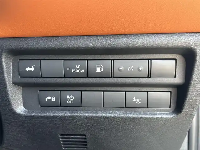 三菱 アウトランダー ＰＨＥＶ P 宮城県 2022(令4)年 0.8万km 白 走行距離：８０７７ｋｍ/全方位カメラ/Ｓ－ＡＷＣ/・NORMAL/・SONW/・GRAVEL/・POWER/・ECO/・TARMAC/・MUD/ＢＯＳＥスピーカー/マイパイロット/・レーザークルーズコントロール/・車線維持支援機能/ヘッドアップディスプレイ/４ＷＤ/アラウンドビュー/Ｄ＋Ｎ席リフレッシュ機能/・マッサージ機能/標識認識システム/ＷＡＣ/デュアルエアコン/ＡＣ　１５００Ｗ/全席シートヒーター/今すぐ充電スイッチ/タイム充電スイッチ/追従付きクルーズコントロール/HDDナビ/サンルーフ/純正アルミホイール/純正フロアマット/オフロード走行サポートスイッチ/D＋N席パワーシート/D＋N席シートメモリー/EVモードボタン/充電ポートボタン（置くだけ充電）/車のインフォメーションボタン/ETC2.0/電動リアゲート/レザーシート/前後コーナーセンサー/フルセグ・BT・USB・AM・FM/ステアリングヒーター/アクティブブライアンドスポットアシスト/車線逸脱警報・防止支援/後側方車両検知警報・衝突防止支援/踏み間違い・前方衝突防止支援