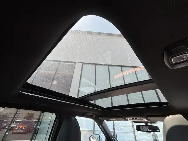三菱 アウトランダー ＰＨＥＶ P 宮城県 2022(令4)年 0.8万km 白 走行距離：８０７７ｋｍ/全方位カメラ/Ｓ－ＡＷＣ/・NORMAL/・SONW/・GRAVEL/・POWER/・ECO/・TARMAC/・MUD/ＢＯＳＥスピーカー/マイパイロット/・レーザークルーズコントロール/・車線維持支援機能/ヘッドアップディスプレイ/４ＷＤ/アラウンドビュー/Ｄ＋Ｎ席リフレッシュ機能/・マッサージ機能/標識認識システム/ＷＡＣ/デュアルエアコン/ＡＣ　１５００Ｗ/全席シートヒーター/今すぐ充電スイッチ/タイム充電スイッチ/追従付きクルーズコントロール/HDDナビ/サンルーフ/純正アルミホイール/純正フロアマット/オフロード走行サポートスイッチ/D＋N席パワーシート/D＋N席シートメモリー/EVモードボタン/充電ポートボタン（置くだけ充電）/車のインフォメーションボタン/ETC2.0/電動リアゲート/レザーシート/前後コーナーセンサー/フルセグ・BT・USB・AM・FM/ステアリングヒーター/アクティブブライアンドスポットアシスト/車線逸脱警報・防止支援/後側方車両検知警報・衝突防止支援/踏み間違い・前方衝突防止支援