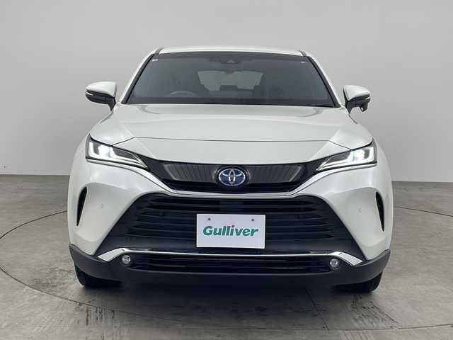 トヨタ ハリアー ハイブリッド G 兵庫県 2020(令2)年 7万km ホワイトパールクリスタルシャイン ・純正ディスプレイナビ＆TV&USB&BT&Miracast/・バックカメラ/・レーダークルーズコントロール/・ビルトインETC/・パワーバックドア/・デジタルインナーミラー/・トヨタセーフティセンス/・プリクラッシュセーフティ/・レーンディパチャ―アラート/・クリアナンスソナー/・先行車発進お知らせ/・ハーフレザーシート/・パワーシート/・ドアミラーヒーター/・LEDオートライト/・フォグランプ/・オートマチックハイビーム/・純正18インチアルミホイール/・純正フロアマット/・ステアリングリモコン/・カーテンエアバック/・W＋サイドエアバック/・スマートキー/・プッシュスタート