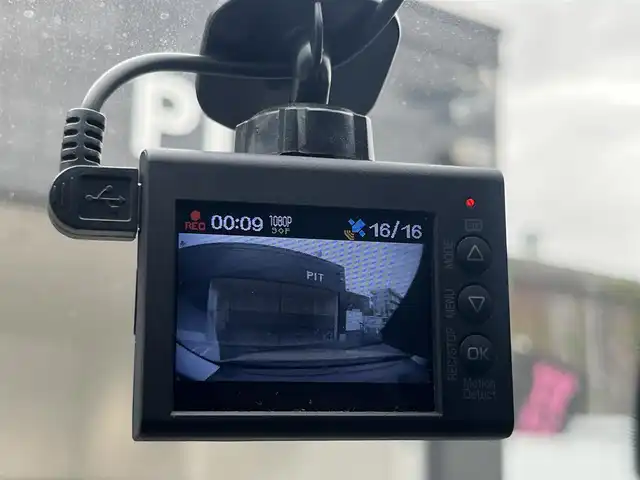 フィアット ５００Ｘ クロス 静岡県 2019(令1)年 3万km ベージュ ワンオーナー/レザーシート/ブラインドスポットアシスト/純正ディスプレイオーディオ/(Bluetooth/CarPlay/USB)/バックカメラ/アダプティブクルーズコントロール/レーンキープアシスト/パーキングアシスト/パワーシート /シートヒーター/スマートキー/ETC/ドライブレコーダー/純正フロアマット/純正17インチアルミホイール/保証書/取扱説明書/スペアキー
