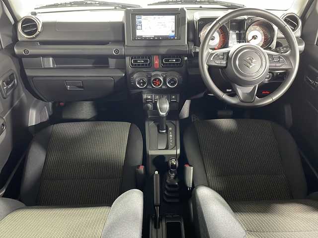 スズキ ジムニー XC 神奈川県 2023(令5)年 2万km ジャングルグリーン 社外7型SDナビゲーション【CN-BR310B】/AM FM Bluetooth CD/バックカメラ/セーフティサポート/デュアルセンサーブレーキサポート/誤発進抑制機能/車線逸脱警報機能/ふらつき警報機能/先行車発進お知らせ機能/標識認識機能/クルーズコントロール/ダウンヒルアシストコントロール/アイドリングストップ/ETC/前席シートヒーター/ステアリングリモコン/前方ドライブレコーダー/LEDヘッドライト/オートライト/オートマチックハイビーム/純正16インチアルミホイル/プッシュスタート/スマートキー/スペアキー
