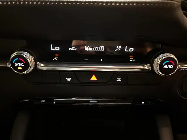 マツダ マツダ３ファストバック 15S ツーリング 愛媛県 2022(令4)年 4.5万km マシーングレープレミアムM ・８．８型ナビ/（フルセグＴＶ・ＢＴ・ＤＶＤ・ＦＭ・ＡＭ・ａｐｐｌｅ　ｃａｒｐｌａｙ・ａｎｄｒｏｉｄ　ａｕｔｏ）/・全方位カメラ　/・ＥＴＣ　/・レーダークルーズコントロール　/・衝突軽減ブレーキ　/・レーンキープ/・前後コーナーセンサー